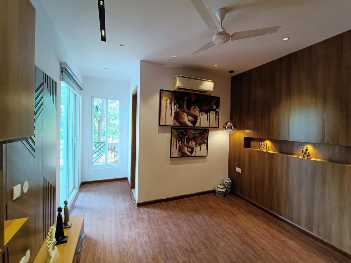  floors-mayfield-garden-2 Lobby