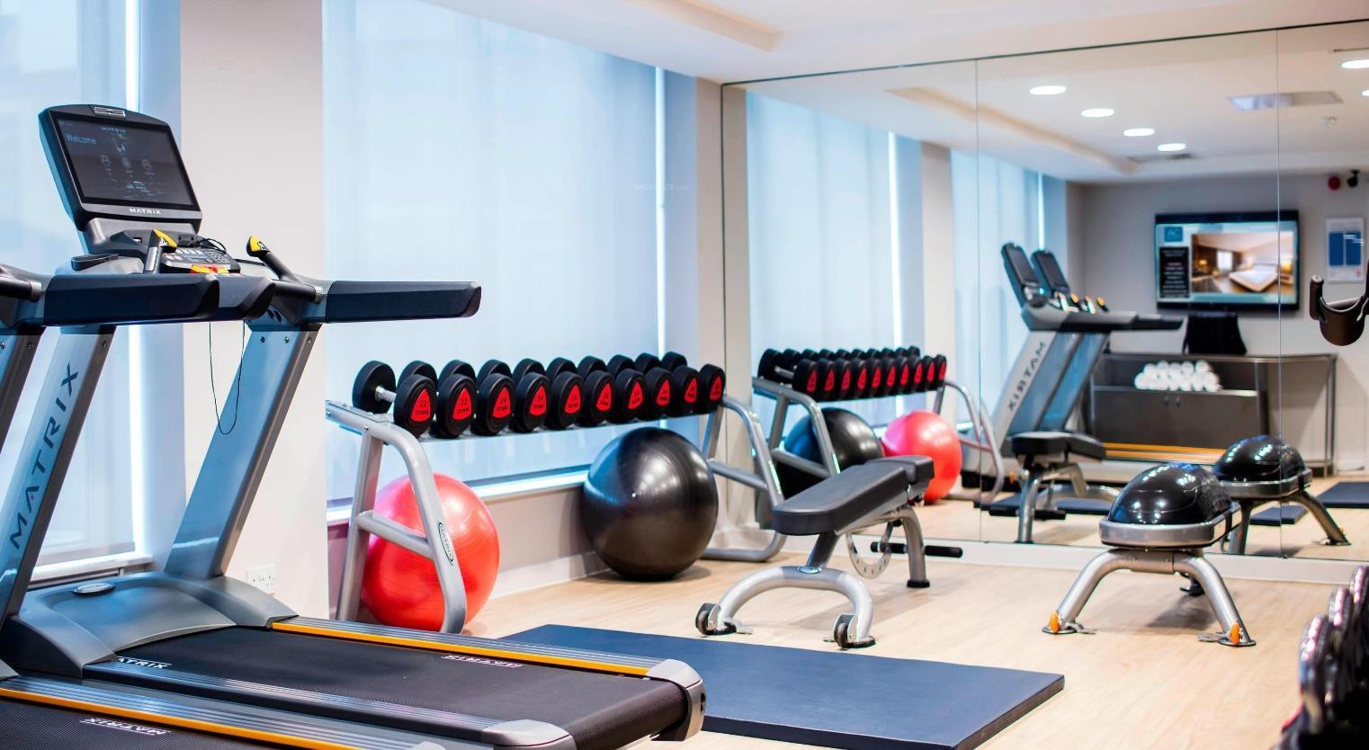  saffron-360 Gymnasium