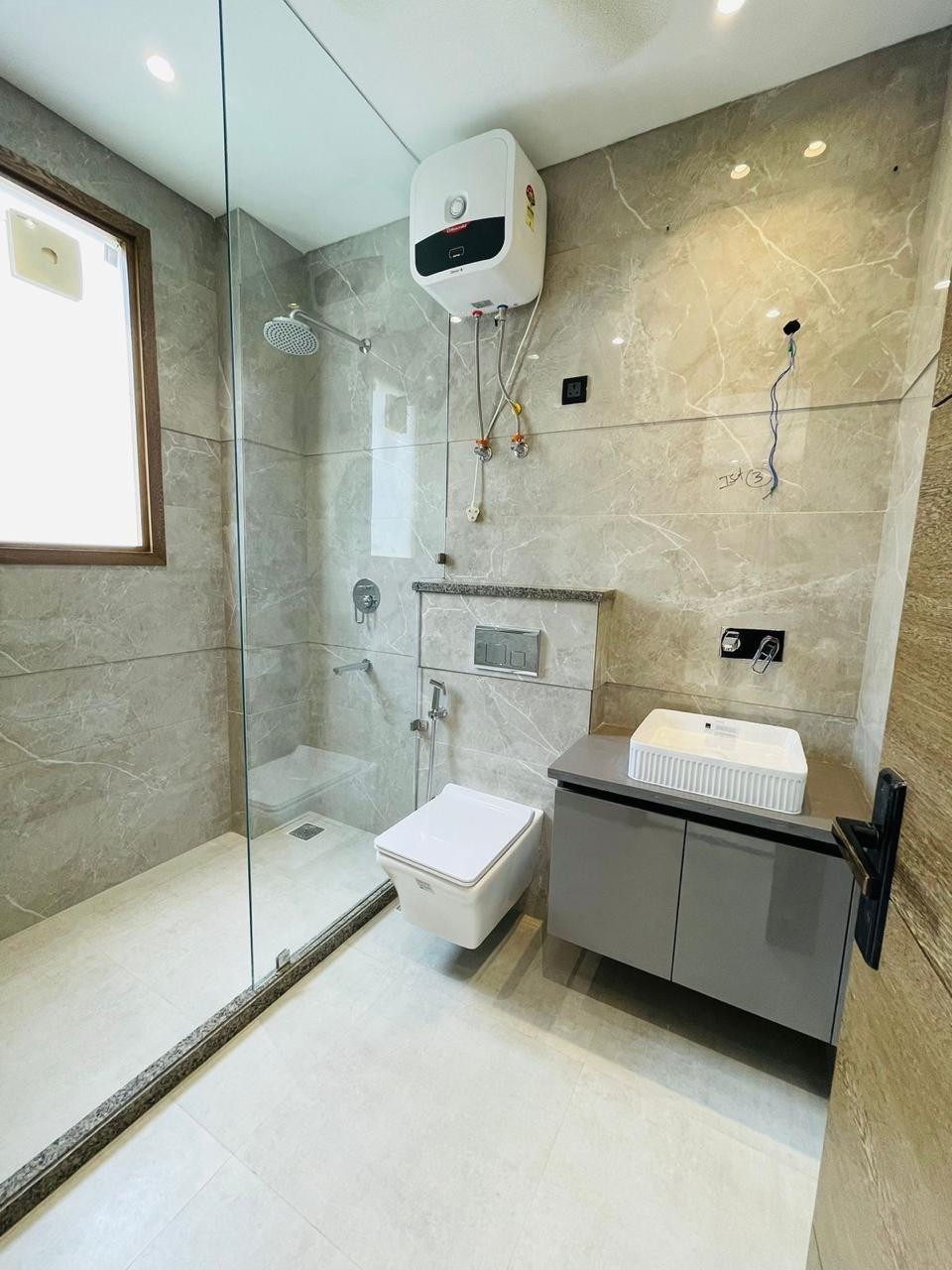 luxury-floor Bathroom