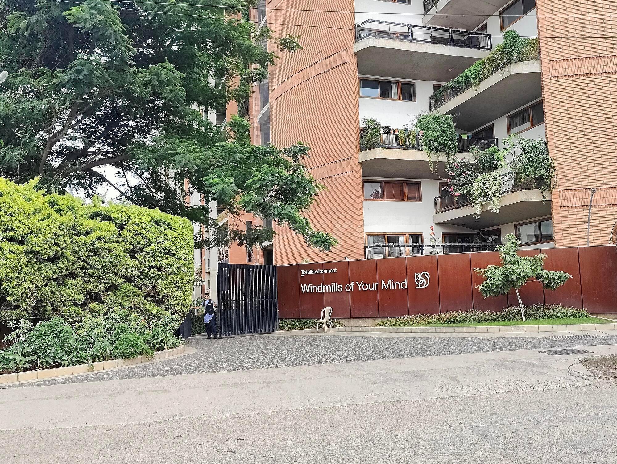 windmills-of-your-mind Entrance Gate Security Cabin