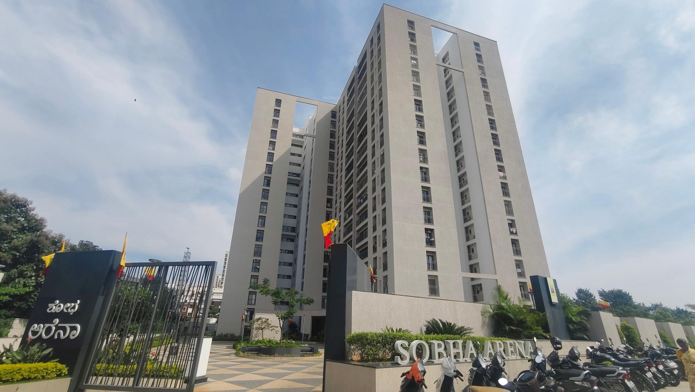 Arena The Square And Pebble Court